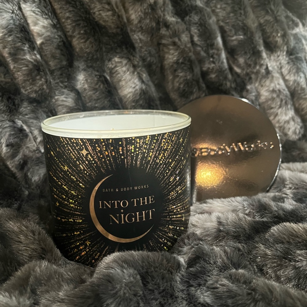 3 Wick Bath & Body Works Into The Night candle. Very RARE Scent!